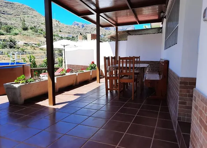 Casa Rural Los Cipreses. Cercados De Arana